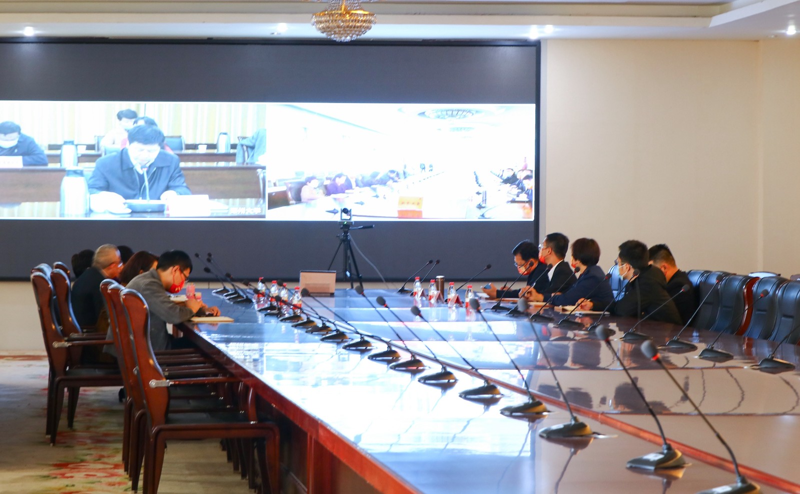 摄影记者杨亚楠修1.jpg 摄影记者杨亚楠修1.jpg