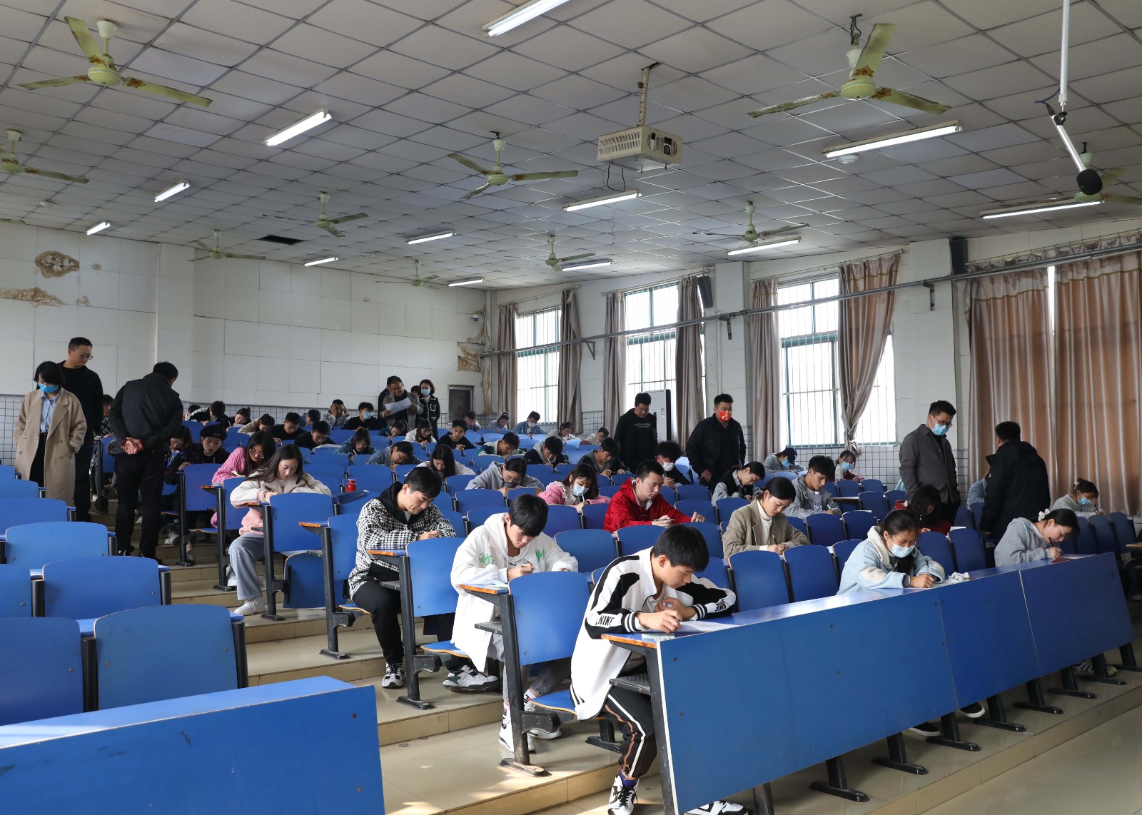 摄影记者于慧(1).jpg 摄影记者于慧(1).jpg