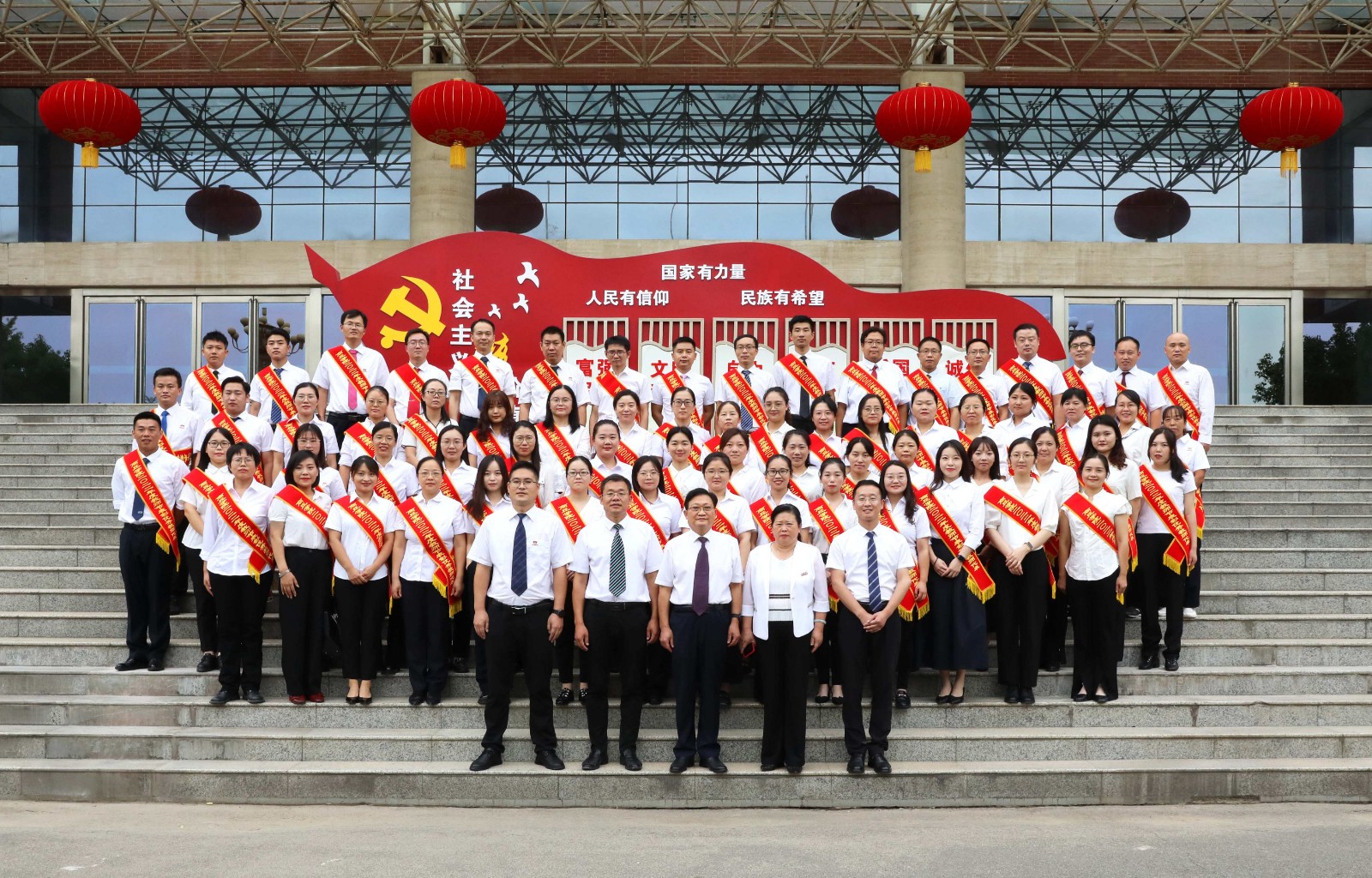 摄影记者王绍龙 高露苑3 - 副本.jpg 摄影记者王绍龙 高露苑3 - 副本.jpg