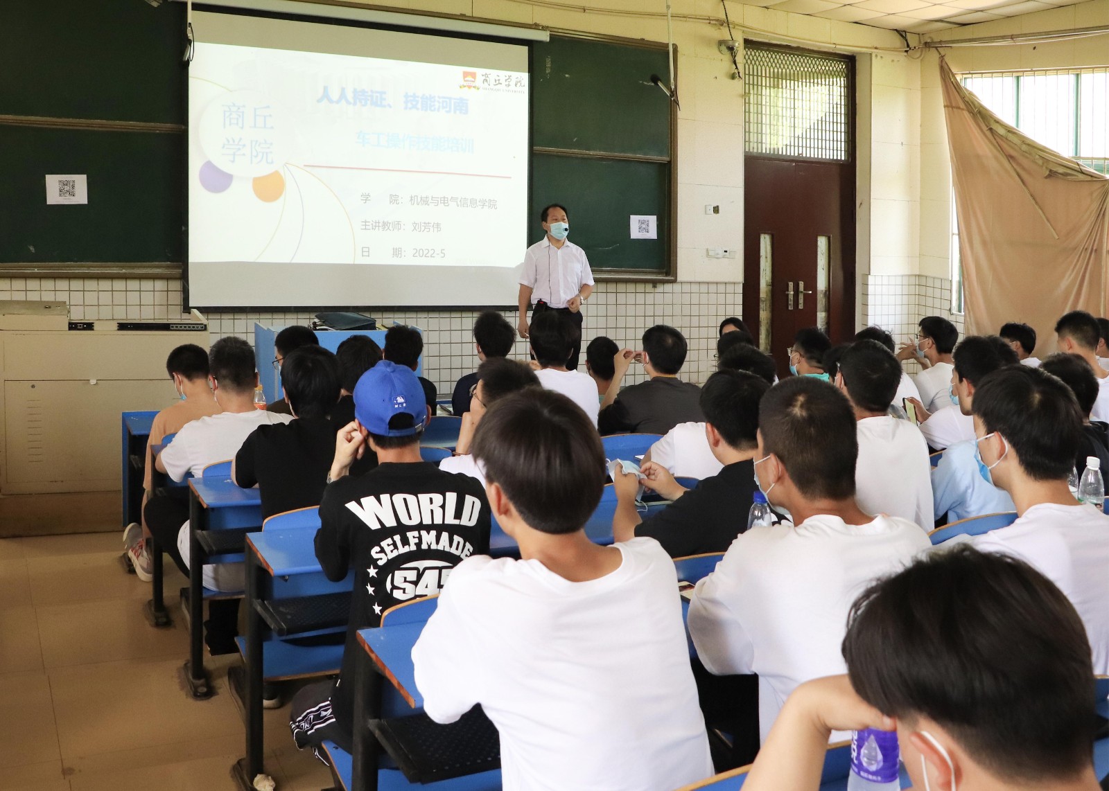 摄影记者陈丹 1.jpg 摄影记者陈丹 1.jpg