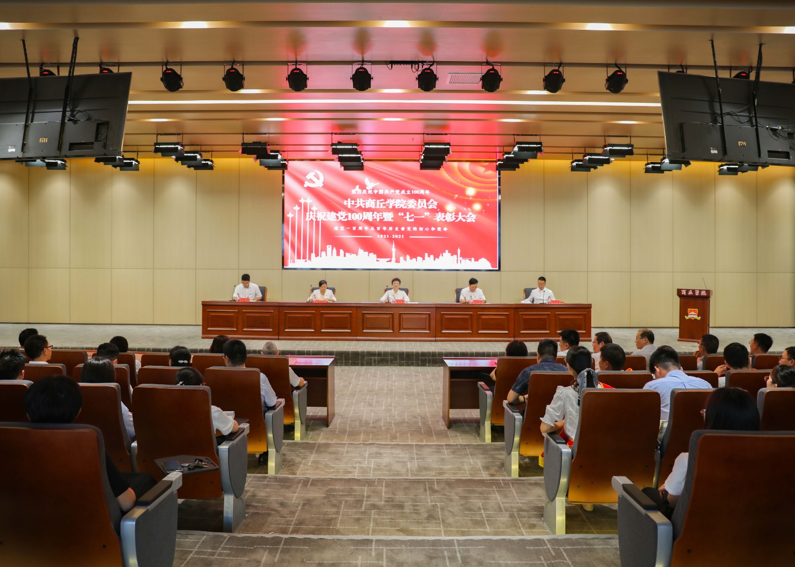 摄影记者于慧(12).jpg 摄影记者于慧(12).jpg