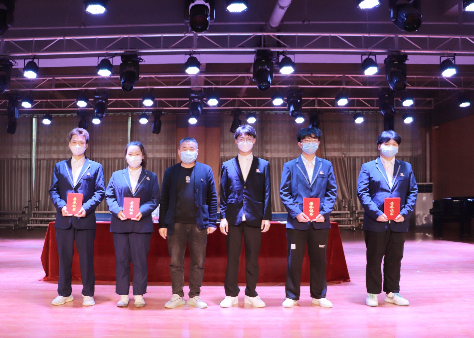 摄影记者和星月 史冰洁 (4).jpg 摄影记者和星月 史冰洁 (4).jpg