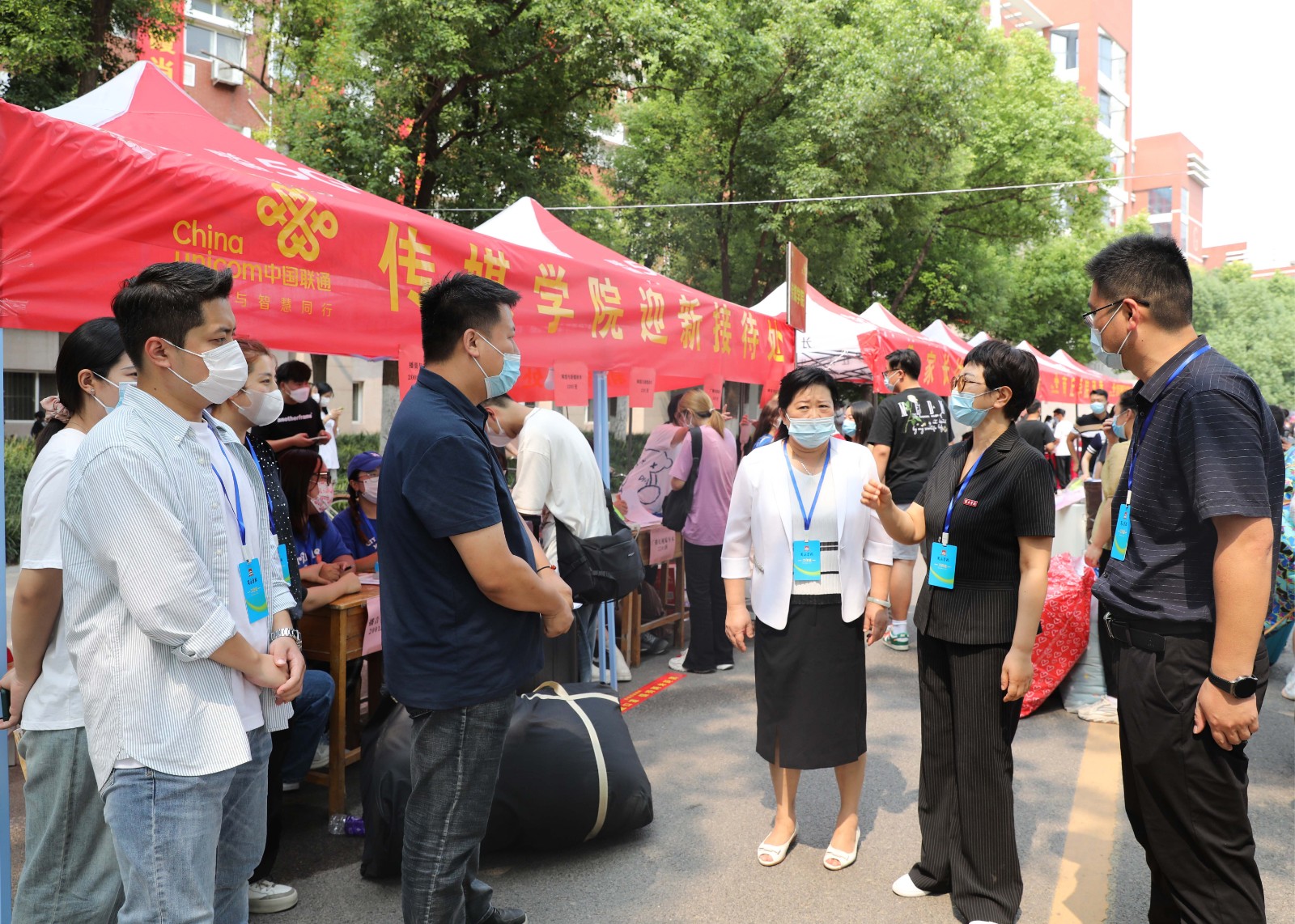 领导 (1).jpg 领导 (1).jpg