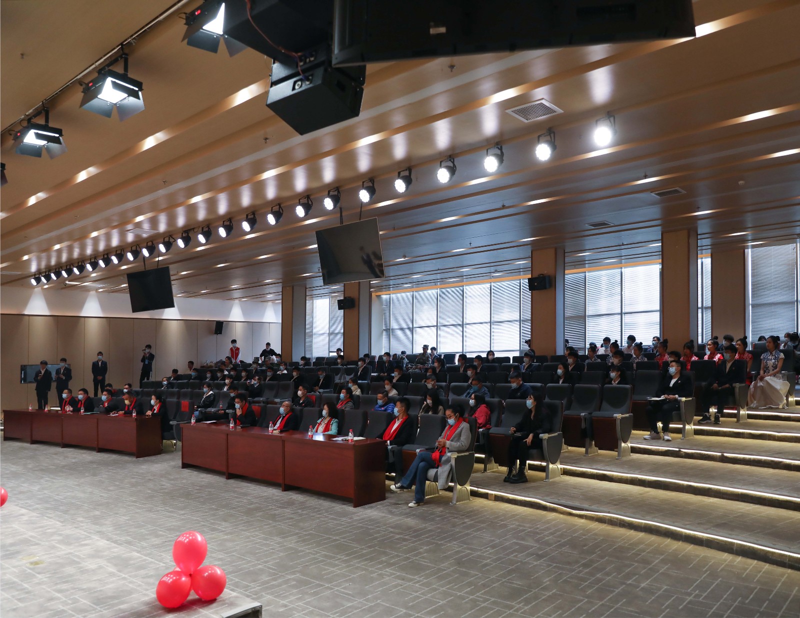 摄影记者刘贺鹏 (14).jpg 摄影记者刘贺鹏 (14).jpg