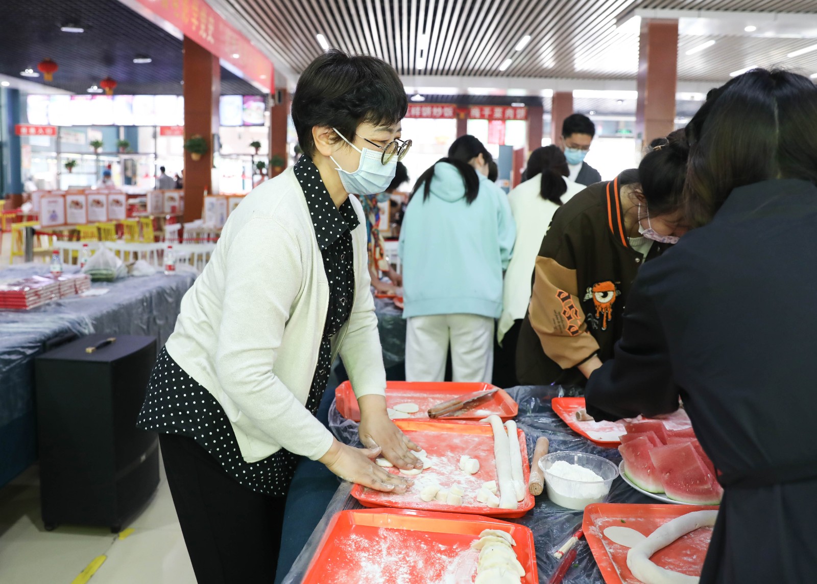 摄影记者 刘贺鹏1_1.jpg 摄影记者 刘贺鹏1_1.jpg