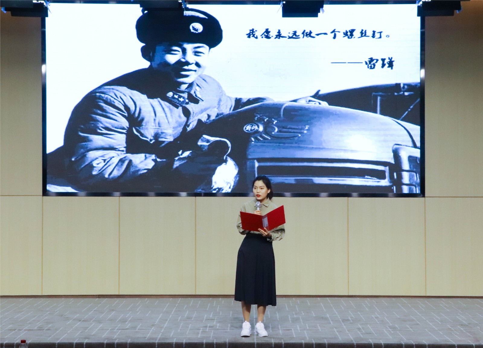 摄影记者刘贺鹏 (5).jpg 摄影记者刘贺鹏 (5).jpg