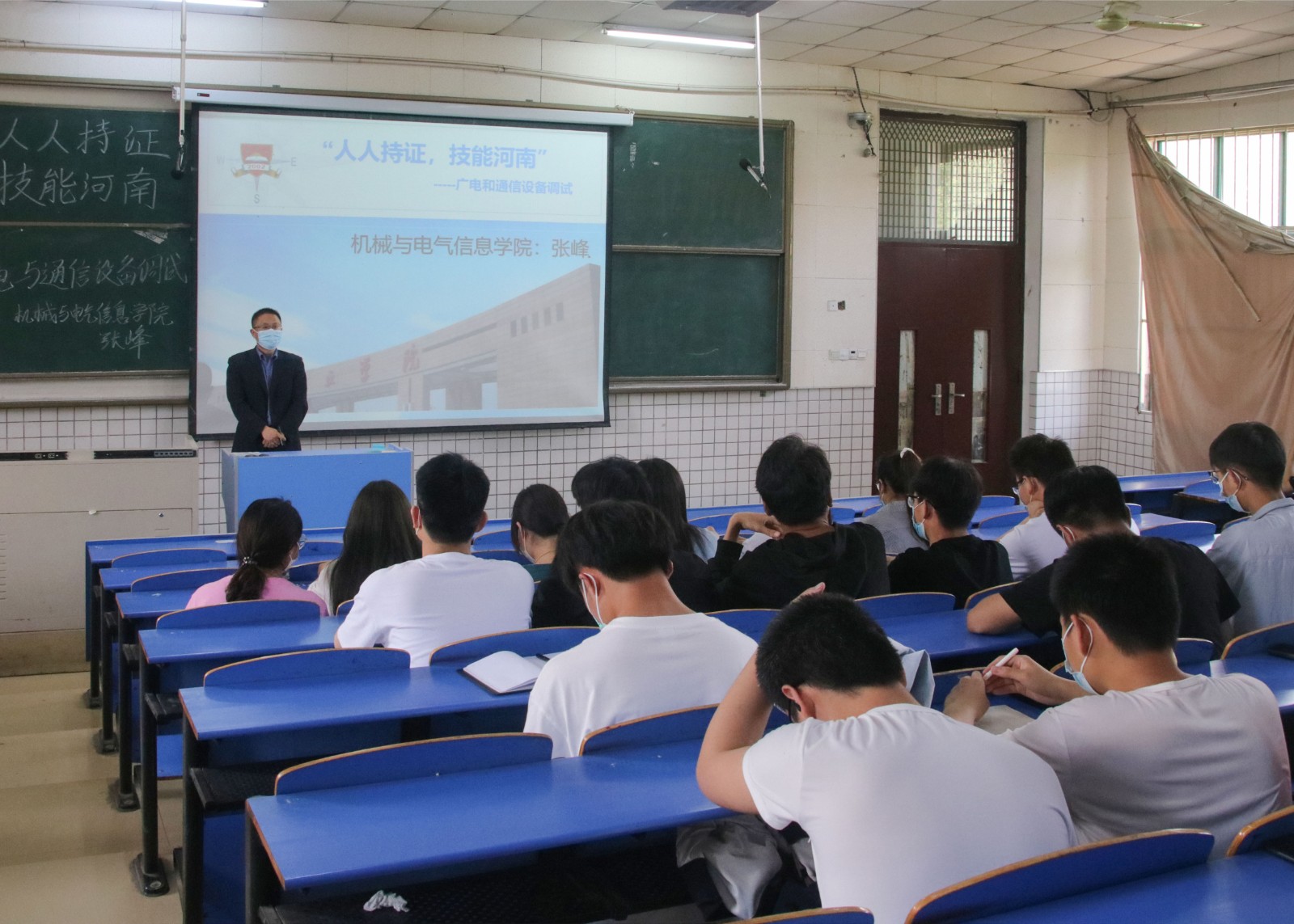 摄影记者白坷欣(2).jpg 摄影记者白坷欣(2).jpg