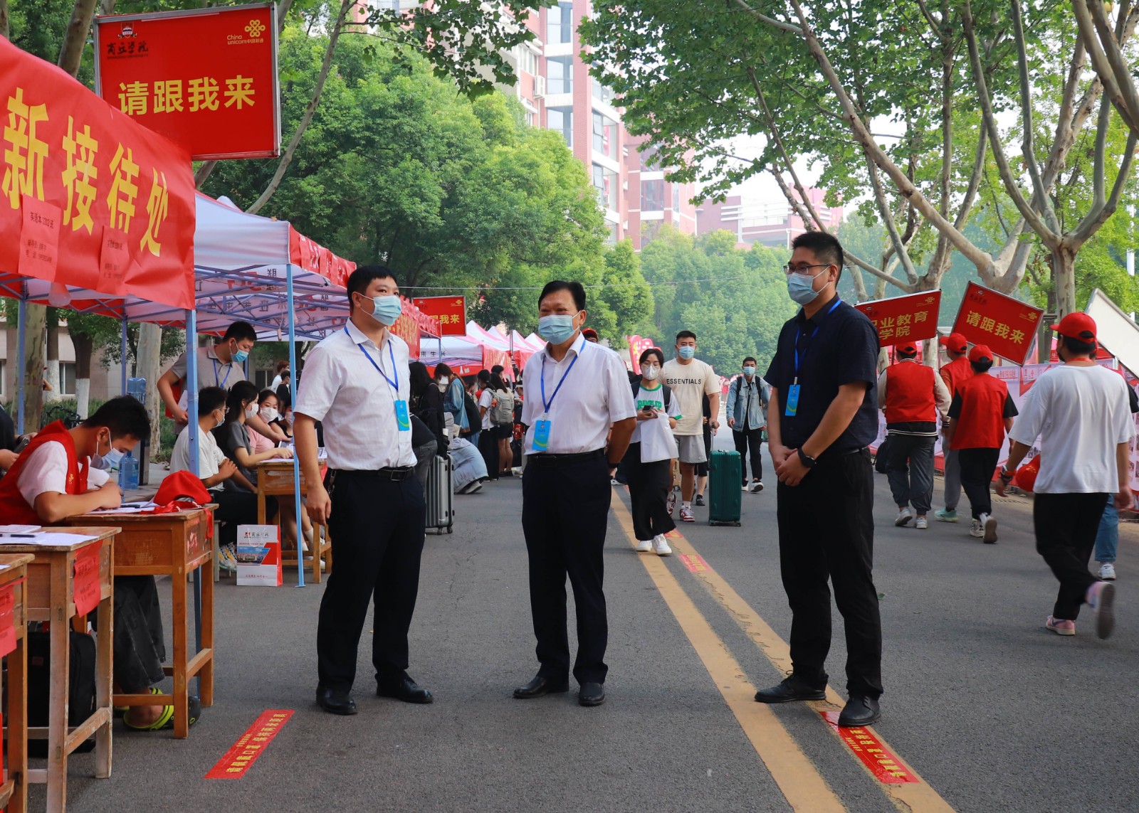 领导 (3).jpg 领导 (3).jpg