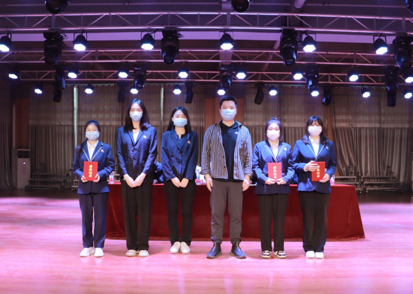 摄影记者和星月 史冰洁 (6).jpg 摄影记者和星月 史冰洁 (6).jpg