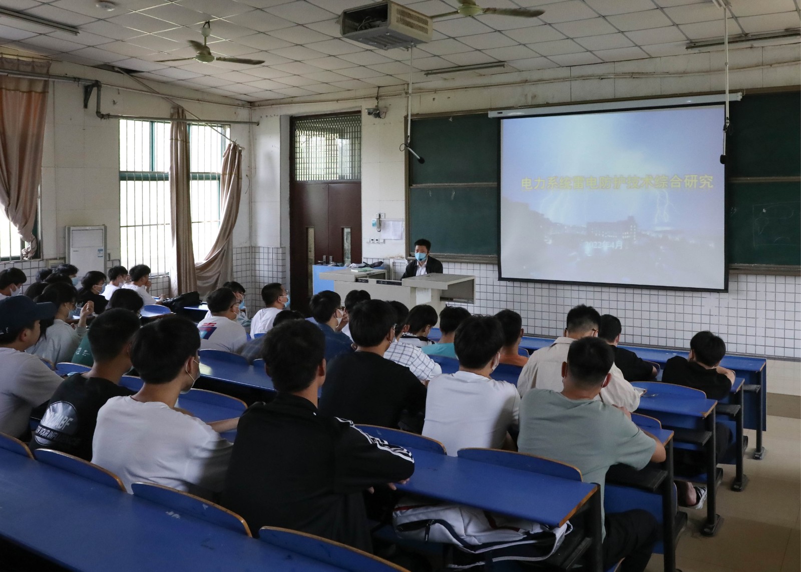 摄影记者陈丹 (1).jpg 摄影记者陈丹 (1).jpg