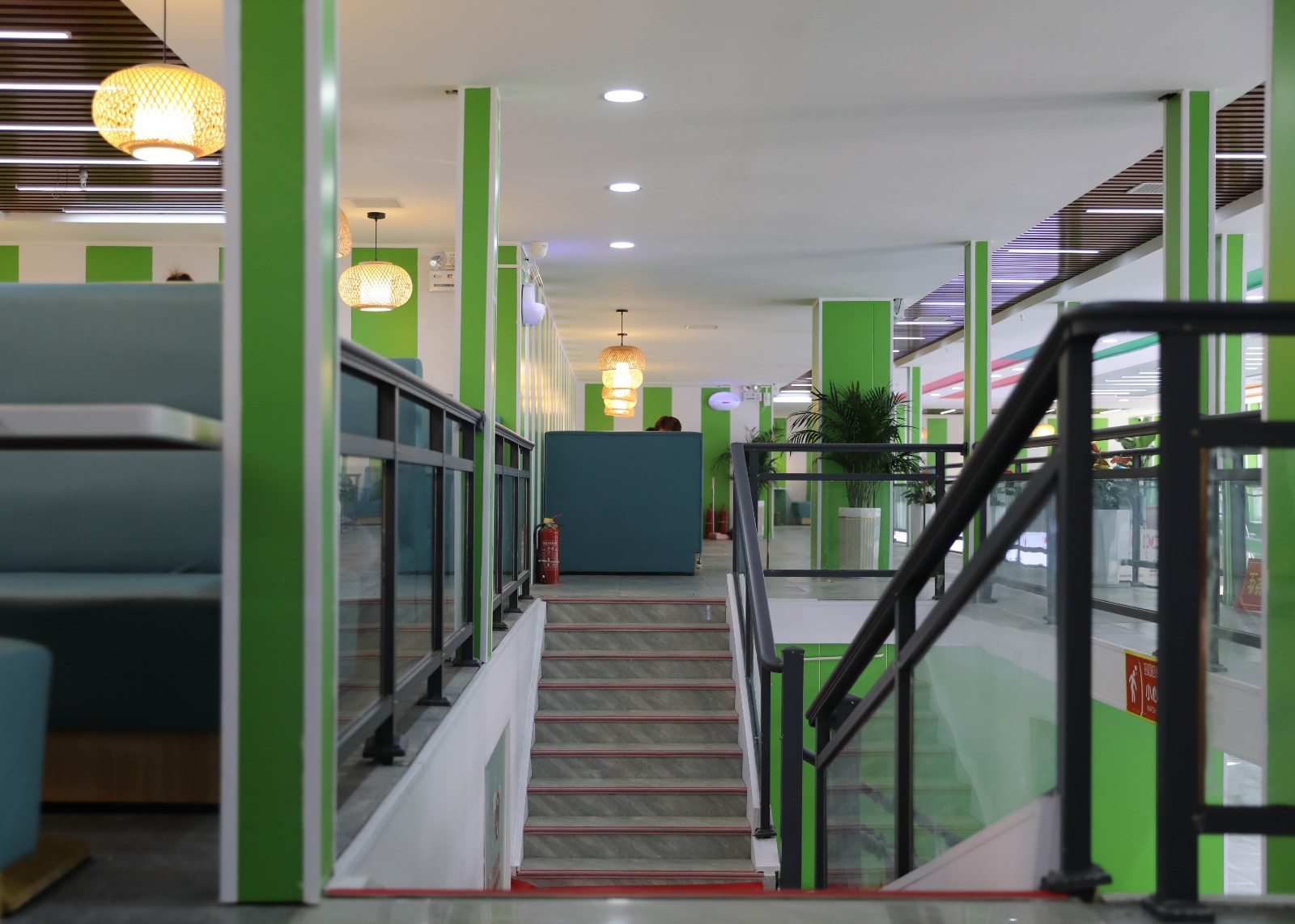 餐厅2.jpg 餐厅2.jpg