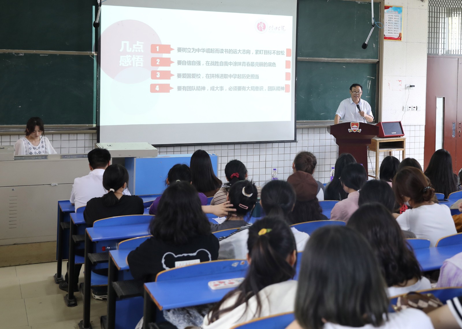 摄影记者陈丹1.jpg 摄影记者陈丹1.jpg