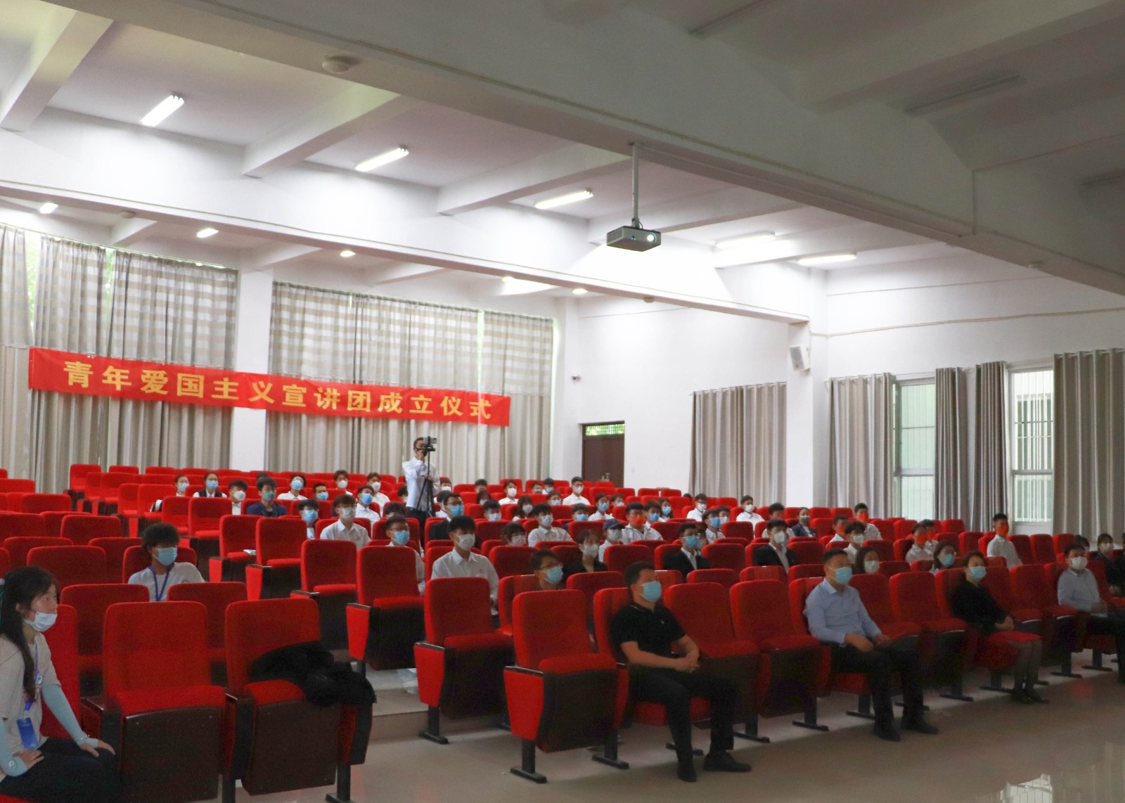 摄影记者高鹏林5.jpg 摄影记者高鹏林5.jpg